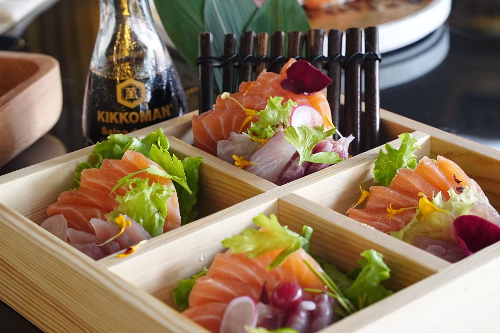 Sushi Dish reschi carpacci di salmone freschi carpacci di tonno